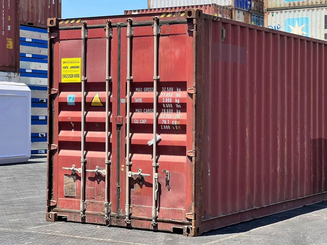 Frente de container con puertas y cierre operativos